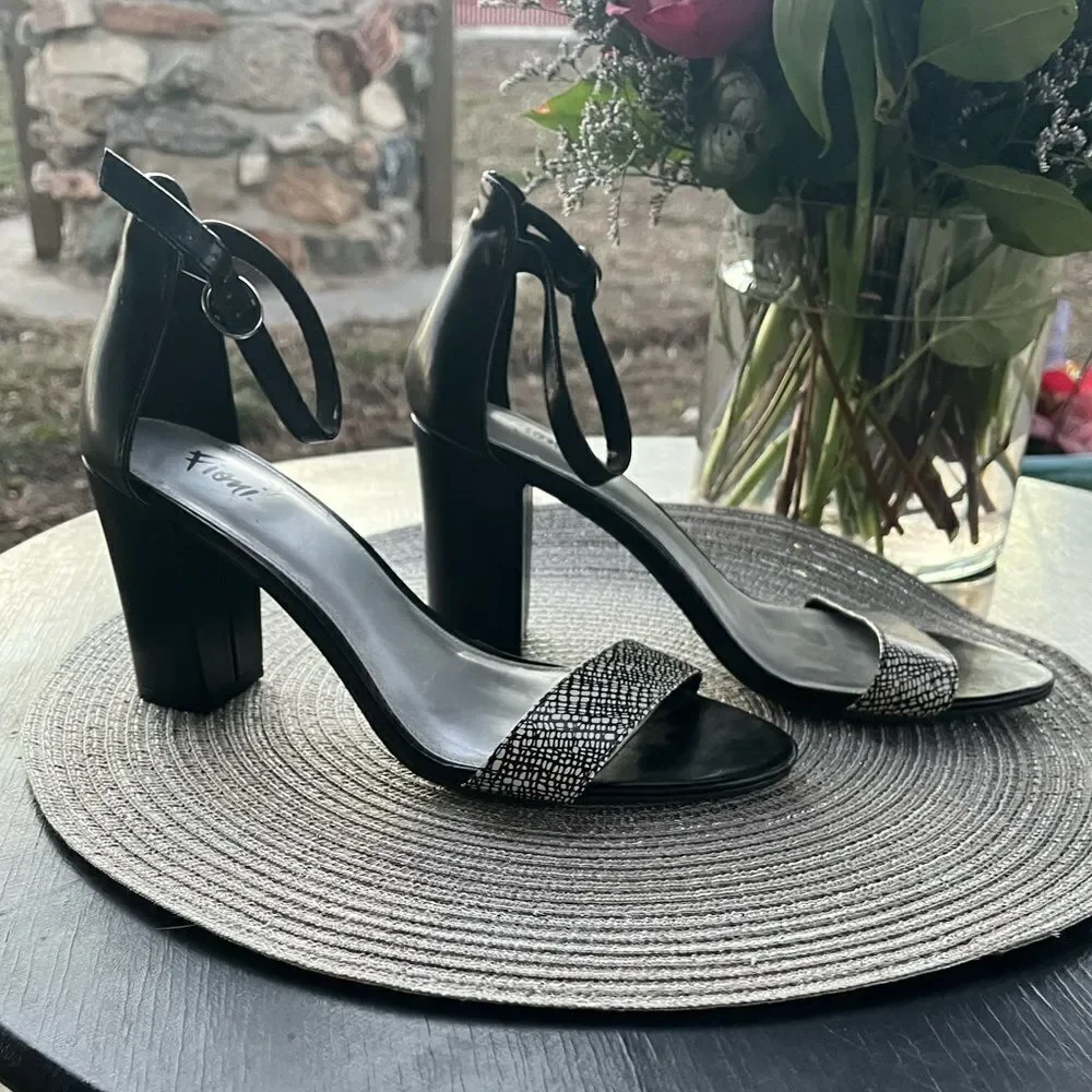 Fioni Block Heeled Sandals Black & White Strap Women’s Size 8.5